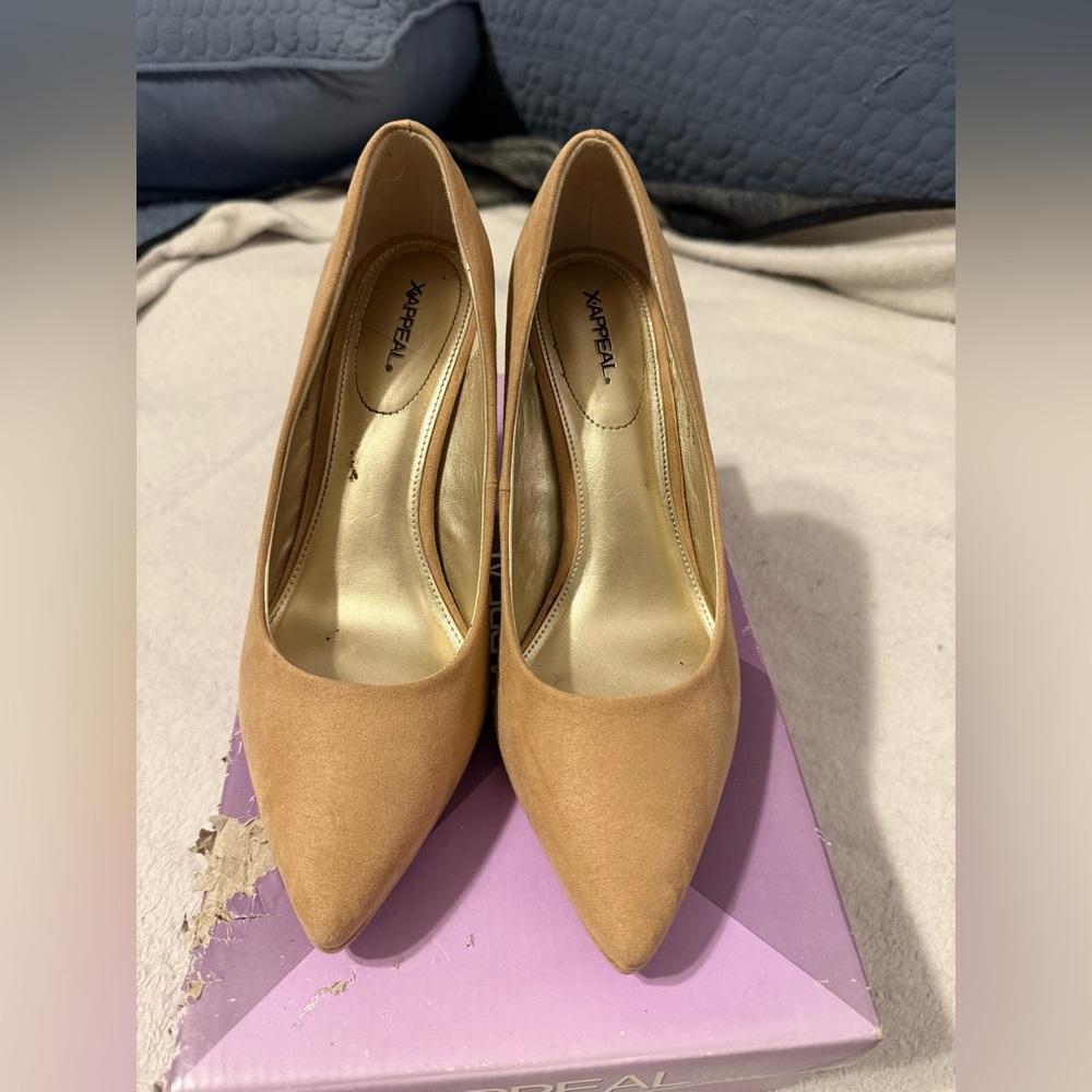 X-Appeal Nude Suede Heels (Size 6.5 W)